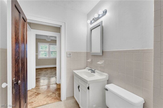 Building Photo - 1467 Larchmont Rd