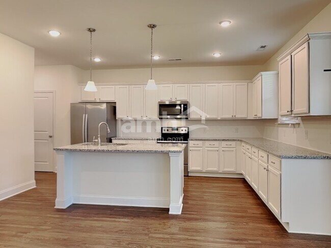 Building Photo - 203 Gregory Dr