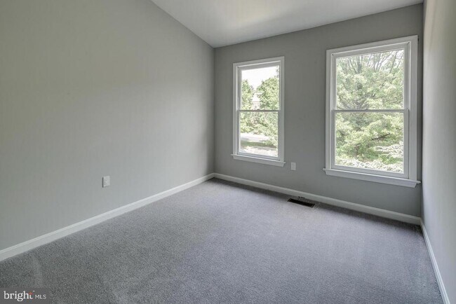 Building Photo - 1353 Templeton Pl