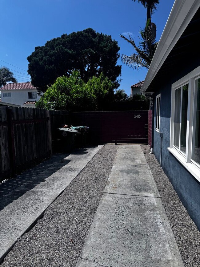 Building Photo - 2413-2415 Santa Ana Ave