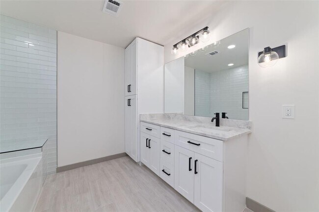 Building Photo - 11931 S Red Cedar Cir