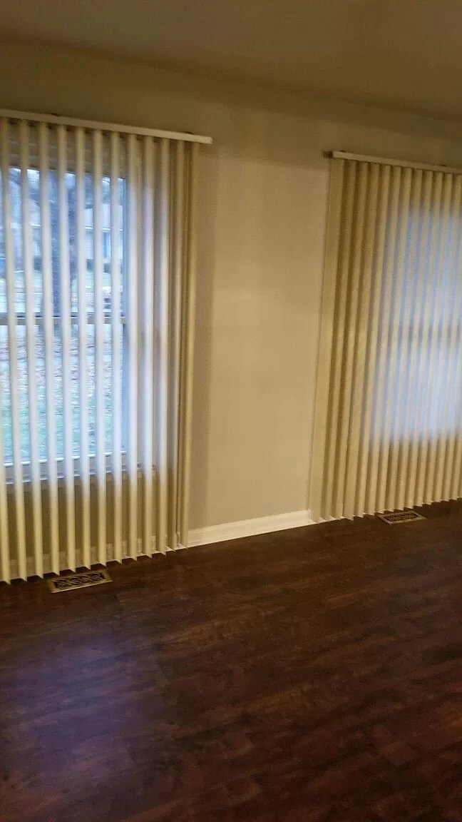 Building Photo - 1628 Sheffield Dr