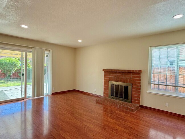 Building Photo - $4,100 - GORGEOUS 4 BEDROOM UNION CITY HOME