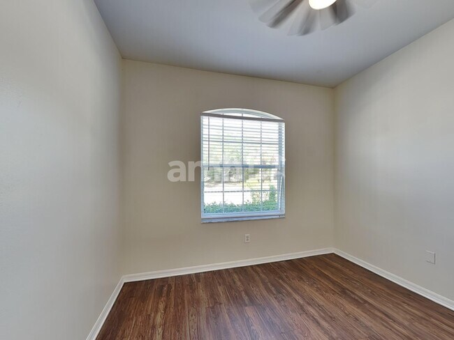 Building Photo - 6244 Macaw Glen