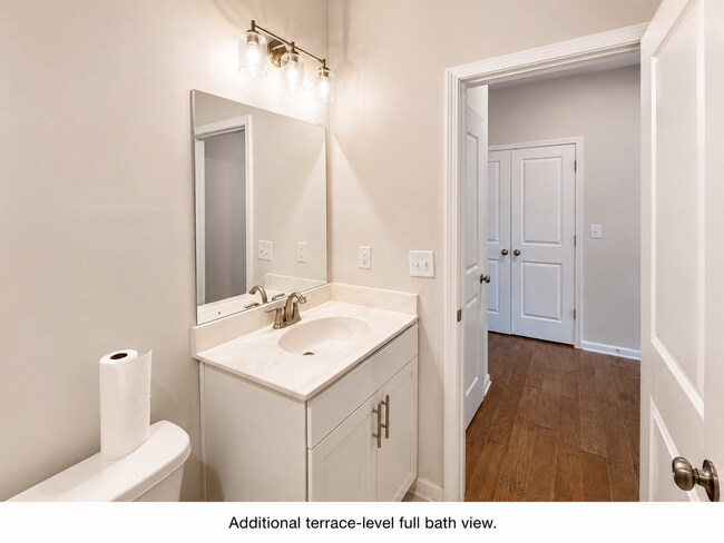 Building Photo - Like-New 3BR/3.5BA End-Unit Townhome in Buford – Near Suwanee Town Center and Mall of Georgia