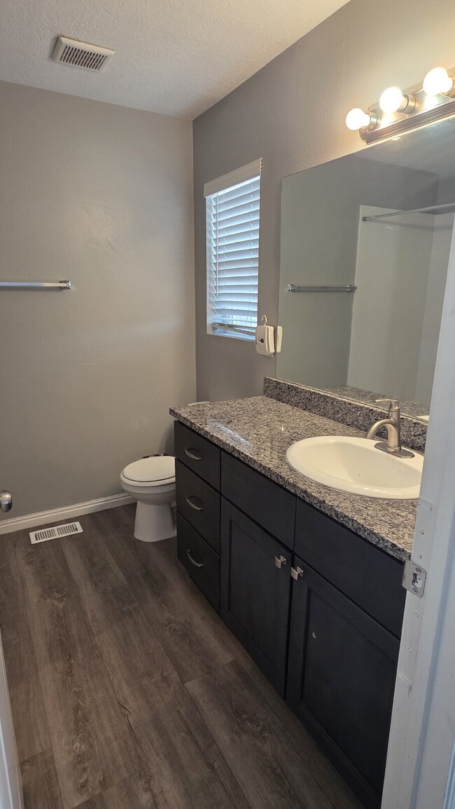 Building Photo - "Charming 3-Bed Home in Sunset with Granit...