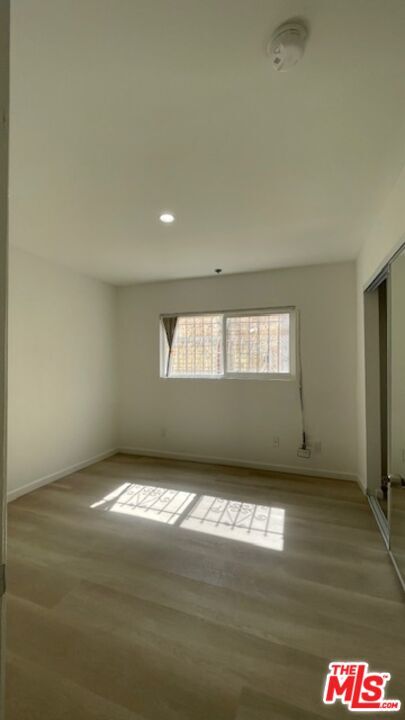 Building Photo - 545 S Manhattan Pl