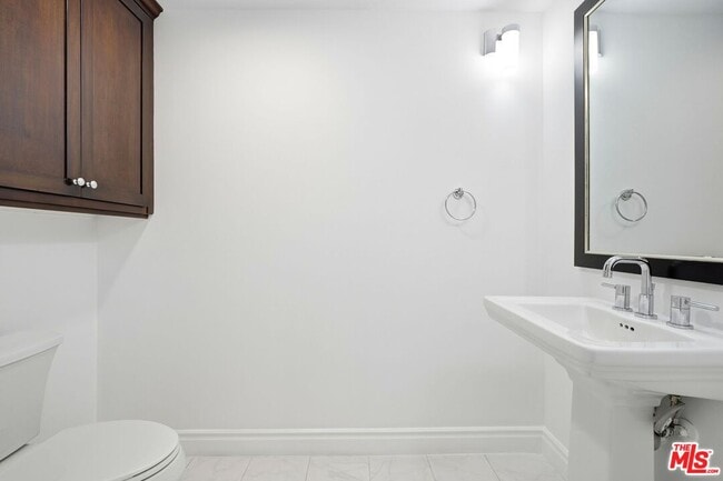 Building Photo - 4424 Whitsett Ave