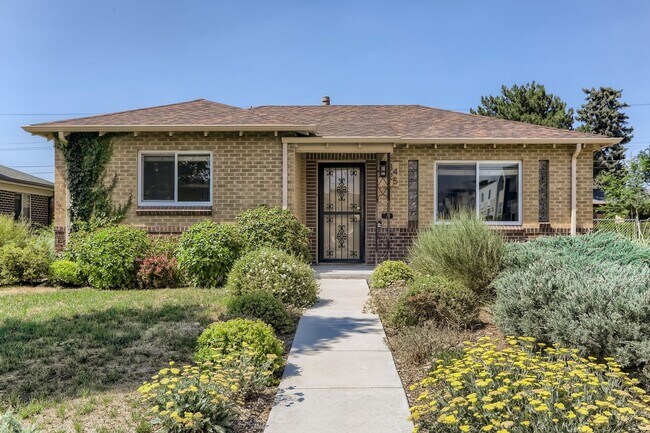 Building Photo - Amazing 4BR, 2BTH in Denver!