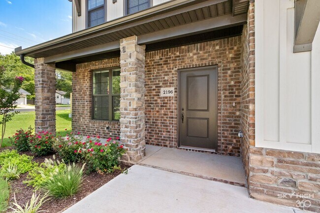 Building Photo - 2196 N Woodlark Ln