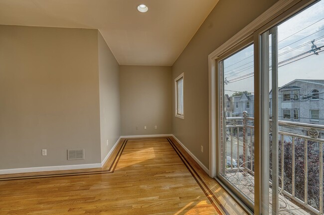 Building Photo - 392 Liberty Ave