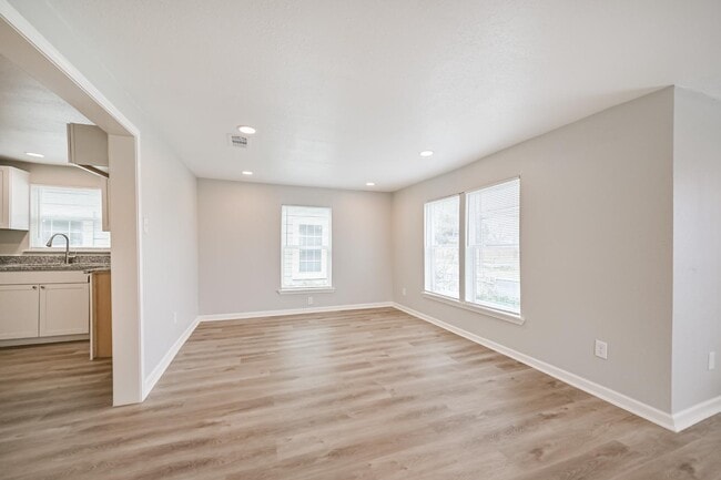 Building Photo - 1428 E 36th St