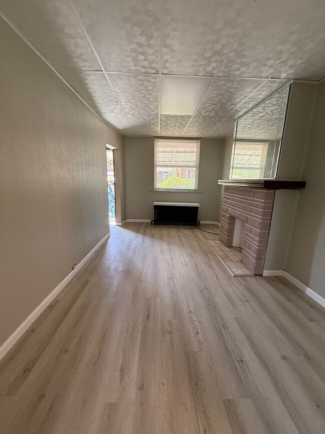 Building Photo - Charming 2-Bedroom, 1-Bath Home