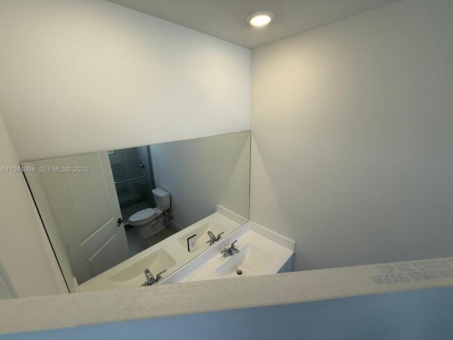 Building Photo - 116 NW 11th Ct