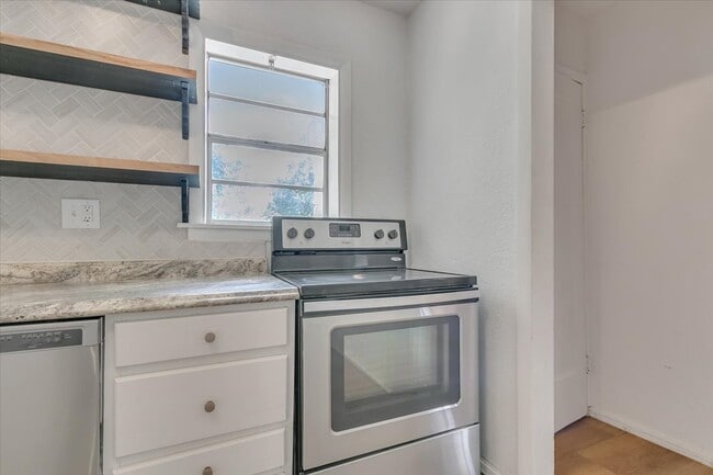 Building Photo - 2116 Andover Ct