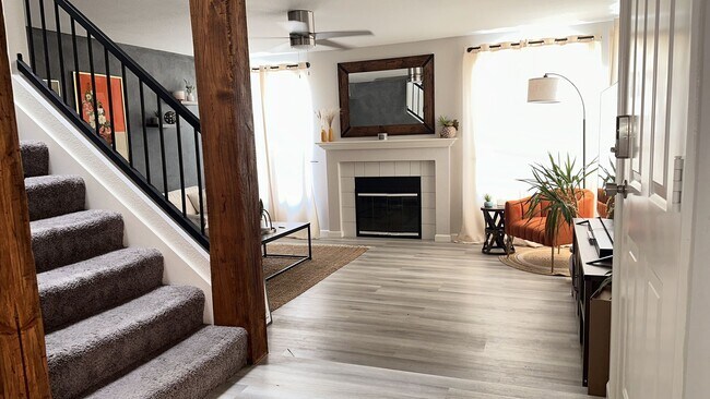Building Photo - Fully Furnished Three Bedroom Spring Valle...