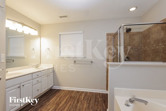 Building Photo - 11626 English Oak Ln