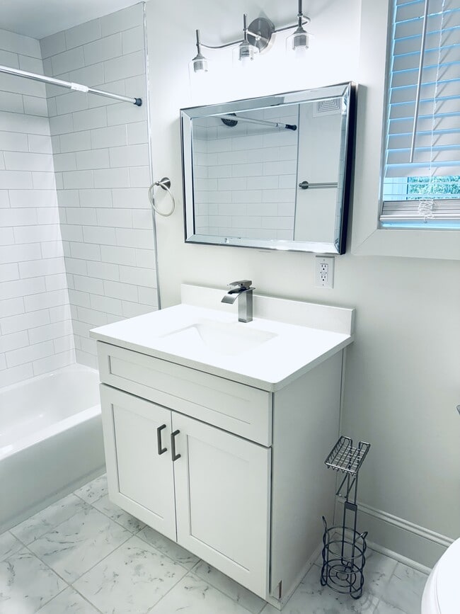 Building Photo - 510 N 2nd Ave