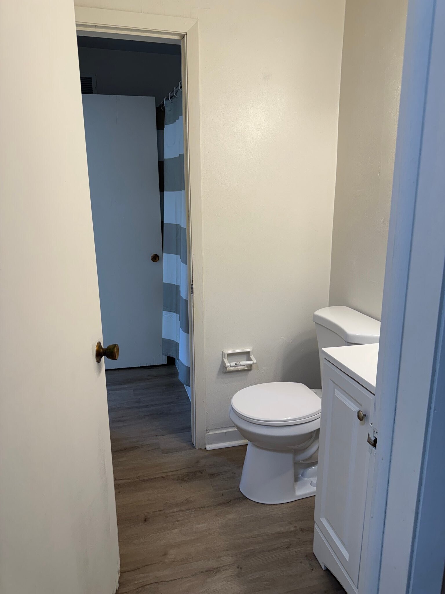 Building Photo - 2260 N Summit Ave