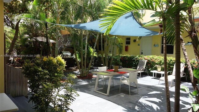 Building Photo - 3405 N Ocean Dr