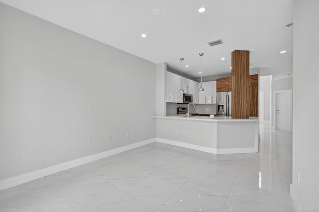 Building Photo - 981 SW 149th Ct