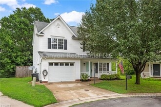 Building Photo - Beautiful 3b Room!Move in ready!