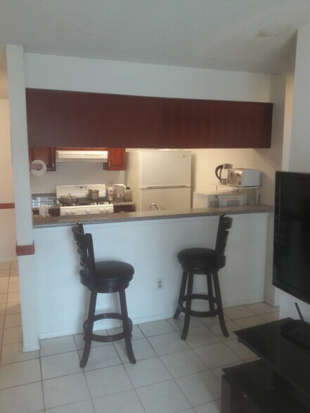 Building Photo - 2339 Lillyvale Ave