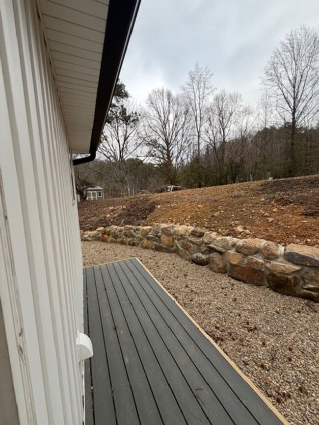 Building Photo - Walland 37886 - Fully remodeled 3 bedroom, 2 bath home - Contact Ed Johnson (865) 924-5045