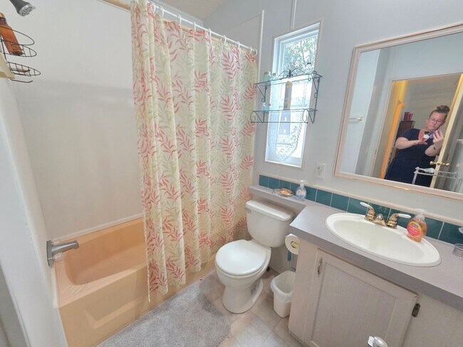 Building Photo - Hidden Gem - Vacation Home