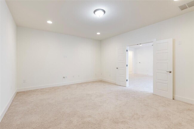 Building Photo - 12905 Padua Dr