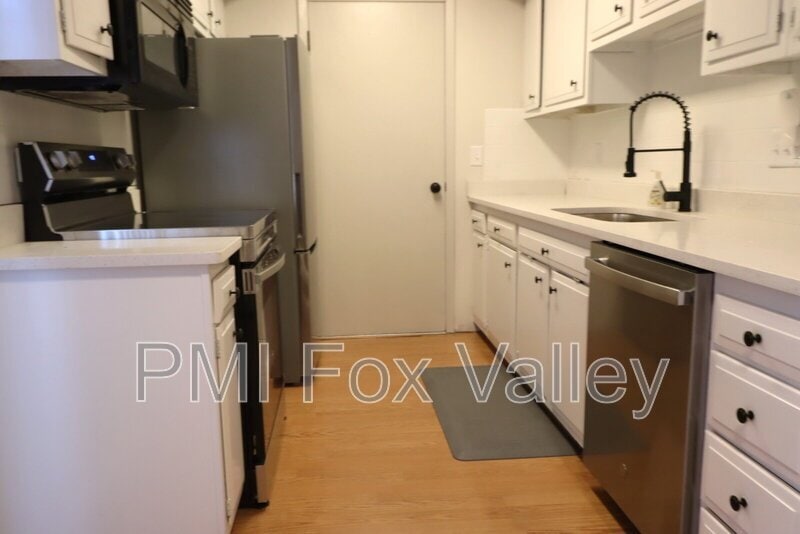 Building Photo - 800 N Hawthorne Dr