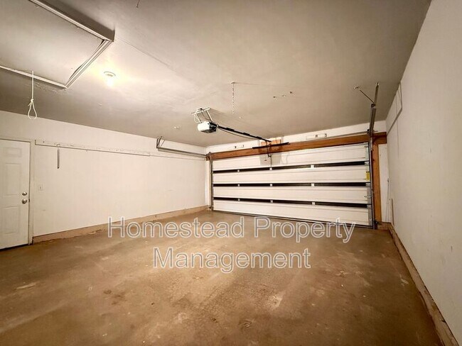 Building Photo - 520 Harding Pl