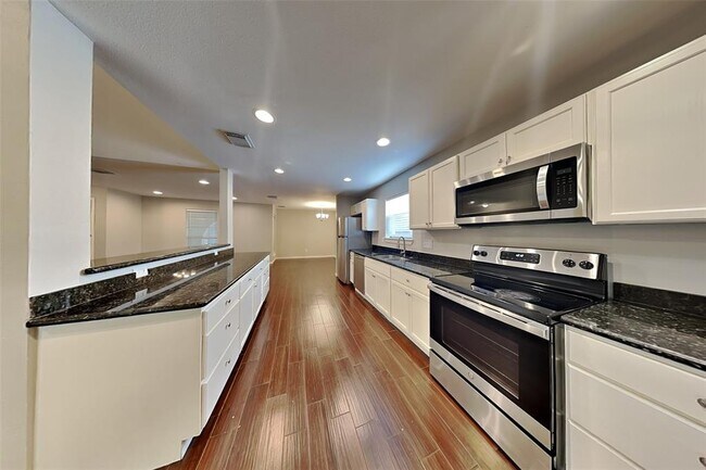 Building Photo - 10103 Golden Meadow Dr