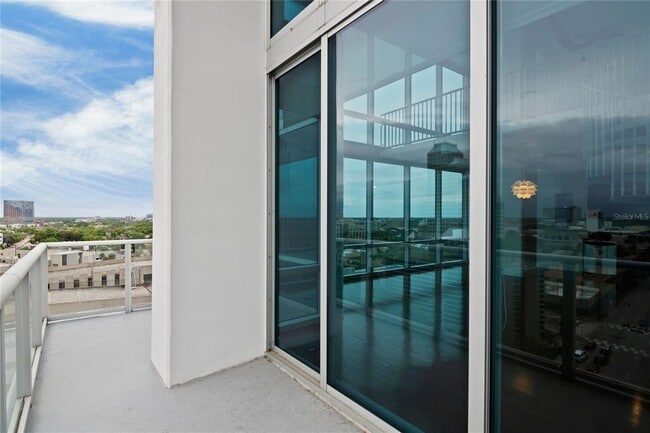 Building Photo - 150 E Robinson St