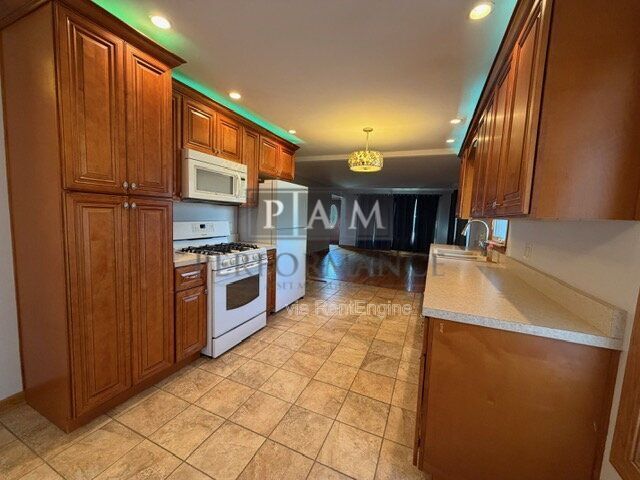 Building Photo - 9229 27th Ave