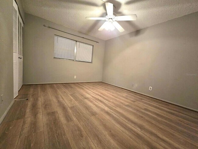 Building Photo - 11485 Oakhurst Rd