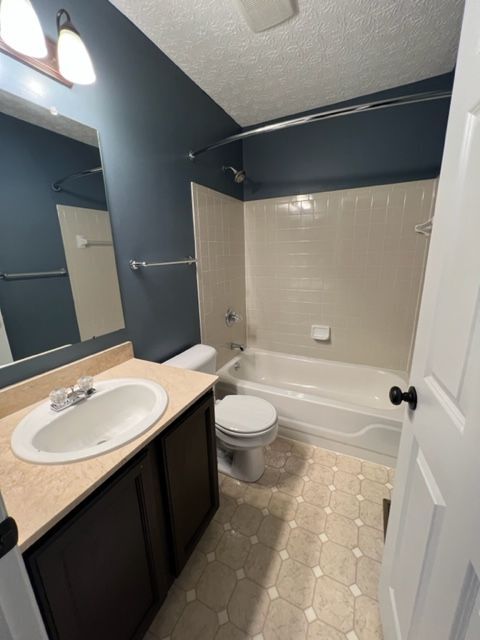 Building Photo - 2800 Pheasant Field Dr
