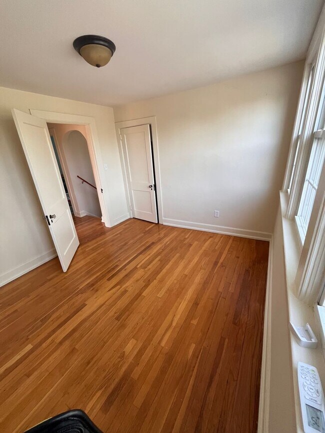 Building Photo - 404 11th St