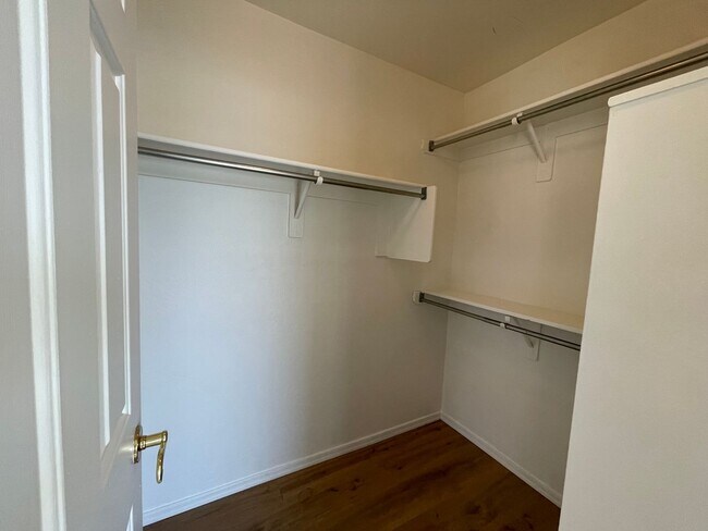 Building Photo - Charming Corner Lot - 4 Bedroom/ 2 Bathroom