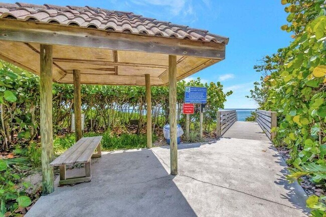 Building Photo - 800 Ocean Dr