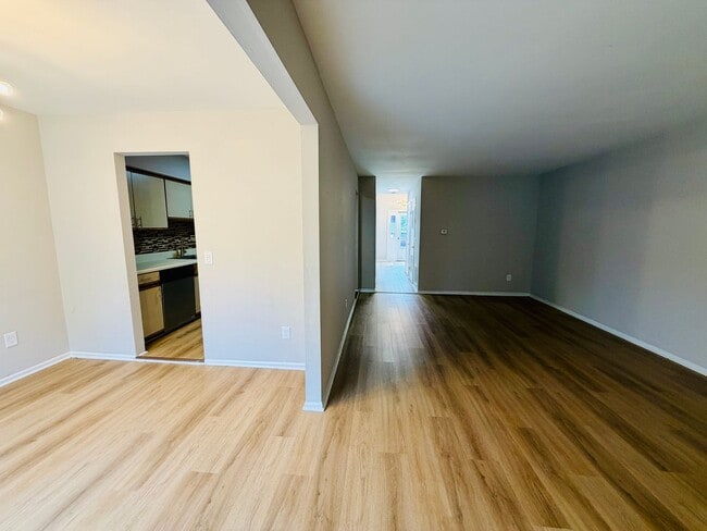 Building Photo - 11 Saffron Dr