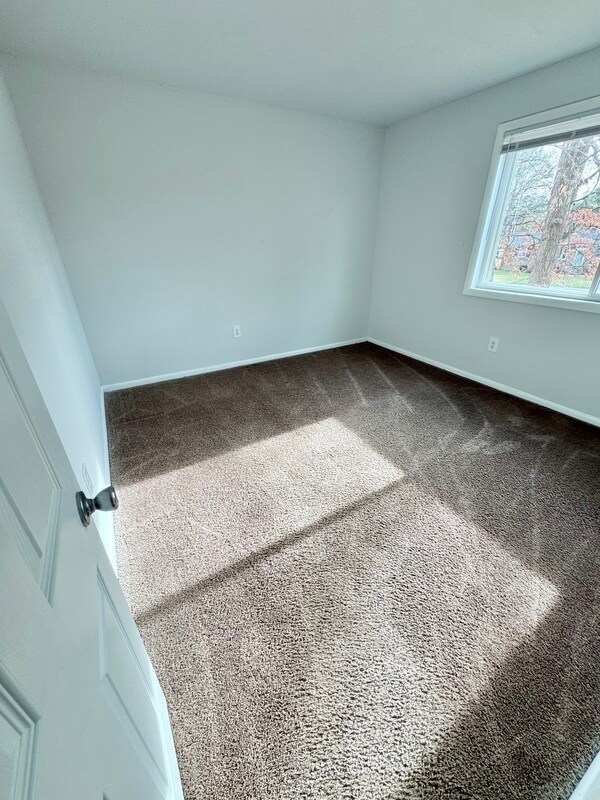 Building Photo - 800 Brook Hill Rd