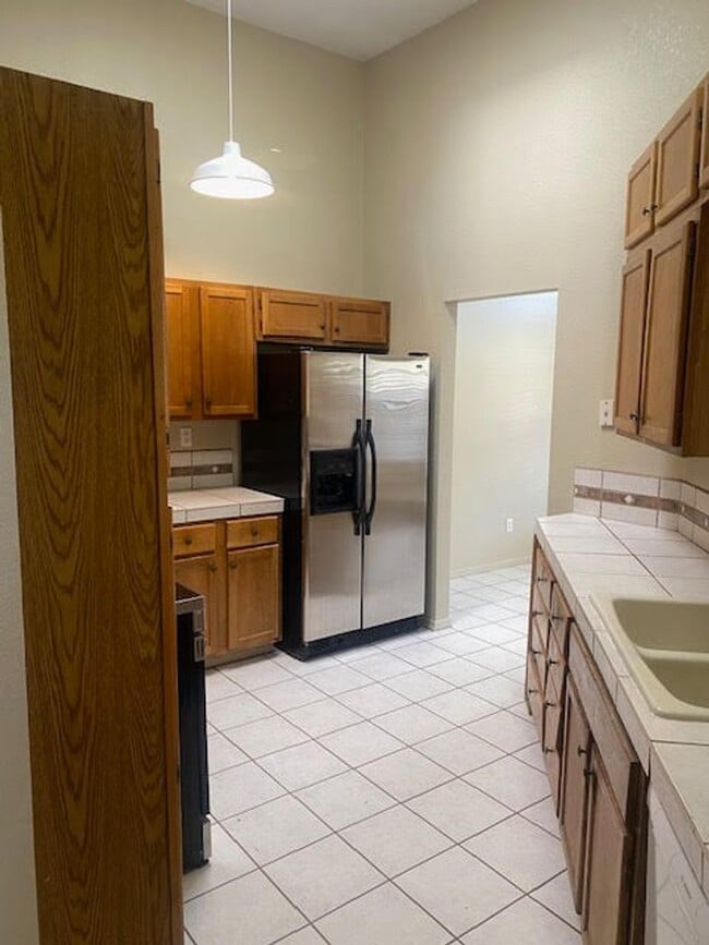 Building Photo - Cute townhome conveniently located in Nort...