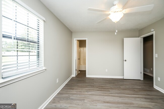 Building Photo - 2212 Cedar Creek Ln