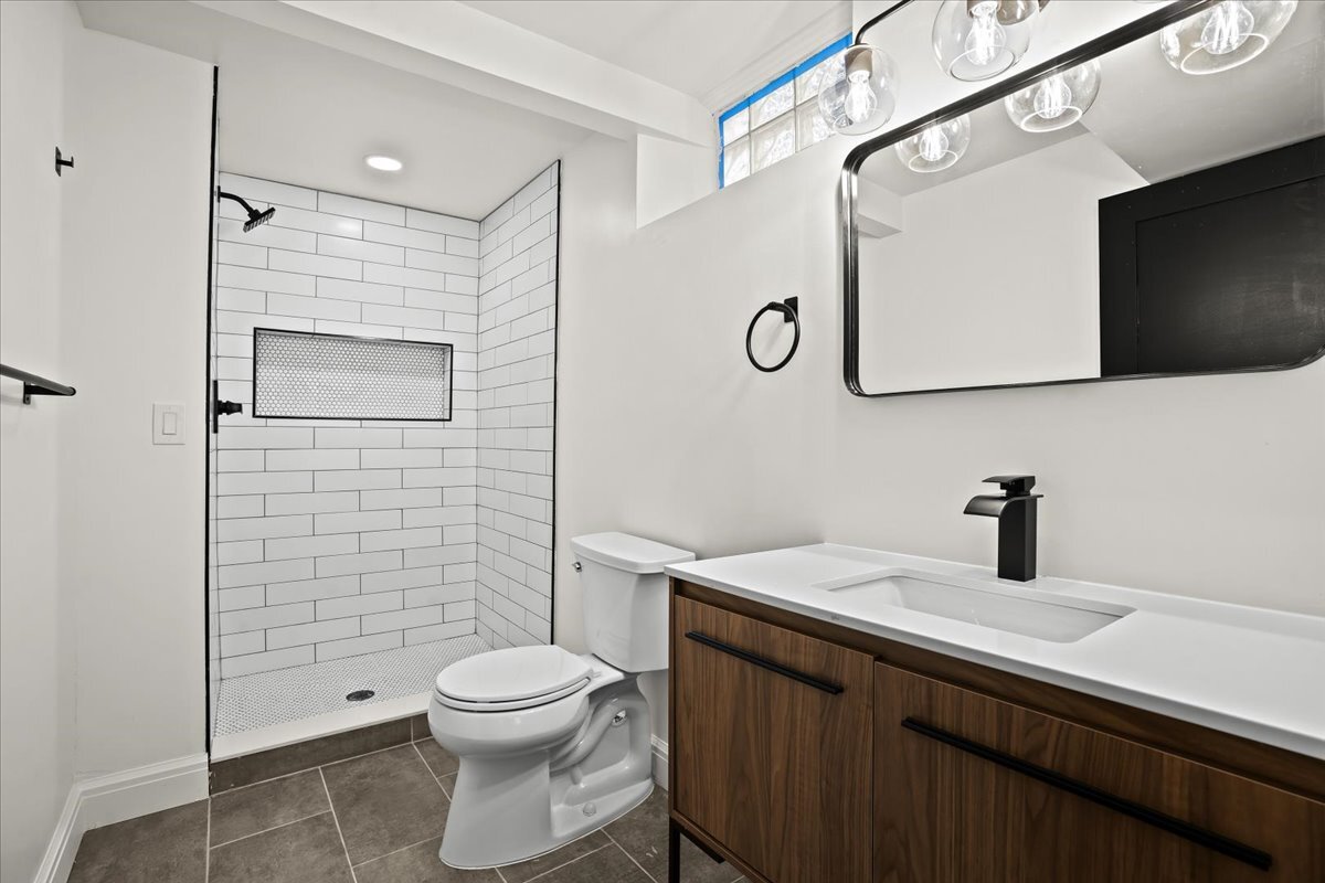 Building Photo - 40526 Woodside Dr