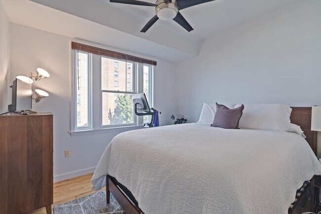 Building Photo - 620 38th St