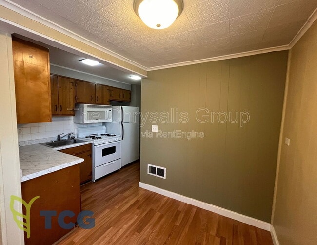 Building Photo - 1400 Kansas St