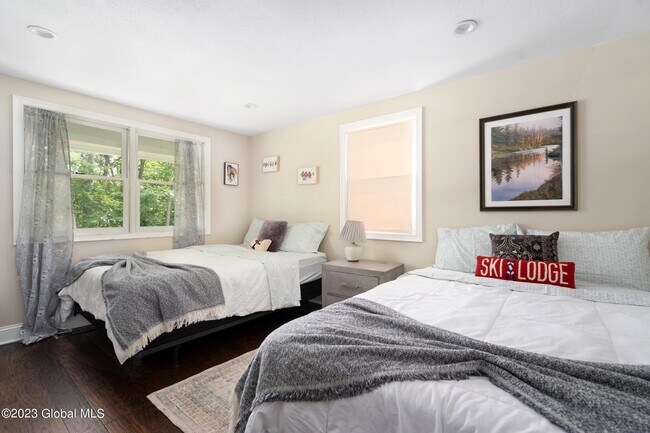 Building Photo - 1 Laurie Ln