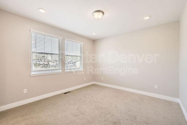 Building Photo - 15592 W Warren Ave