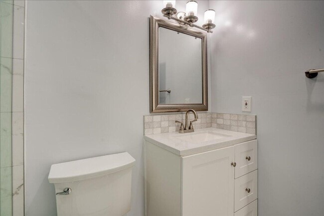 Building Photo - 320 NW 6th Ave